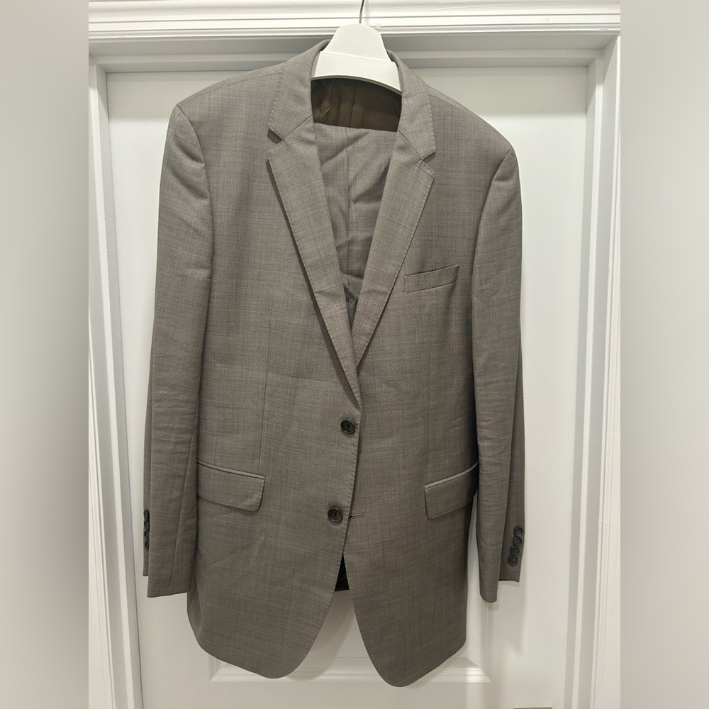 Hugo Boss Light Gray Men's suit 44L